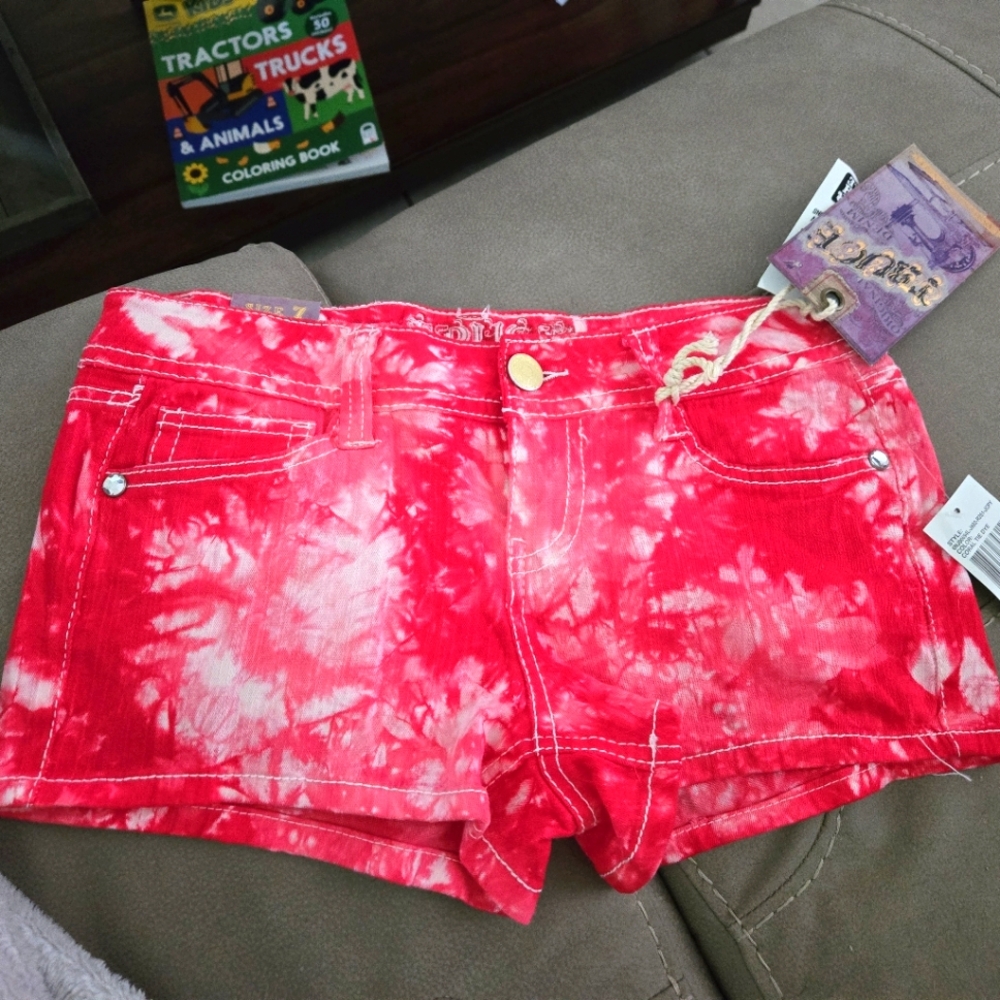 Tie-Dye Red Women's Shorts - Size 7